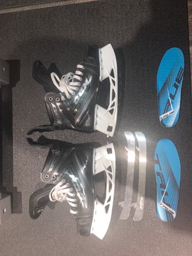 Used CCM Regular Width   Size 7 RibCor 100k Pro Hockey Skates