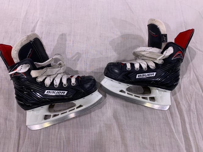 Youth Used Bauer Vapor X300 Size 11 Hockey Skates Regular Width