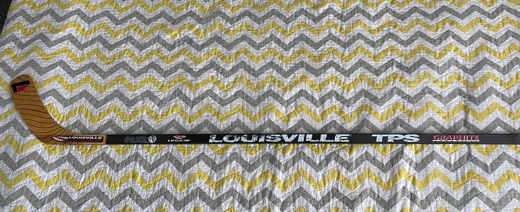 Used Easton V1e 85 Flex Pattern 61 Senior One Piece Sticks | SidelineSwap