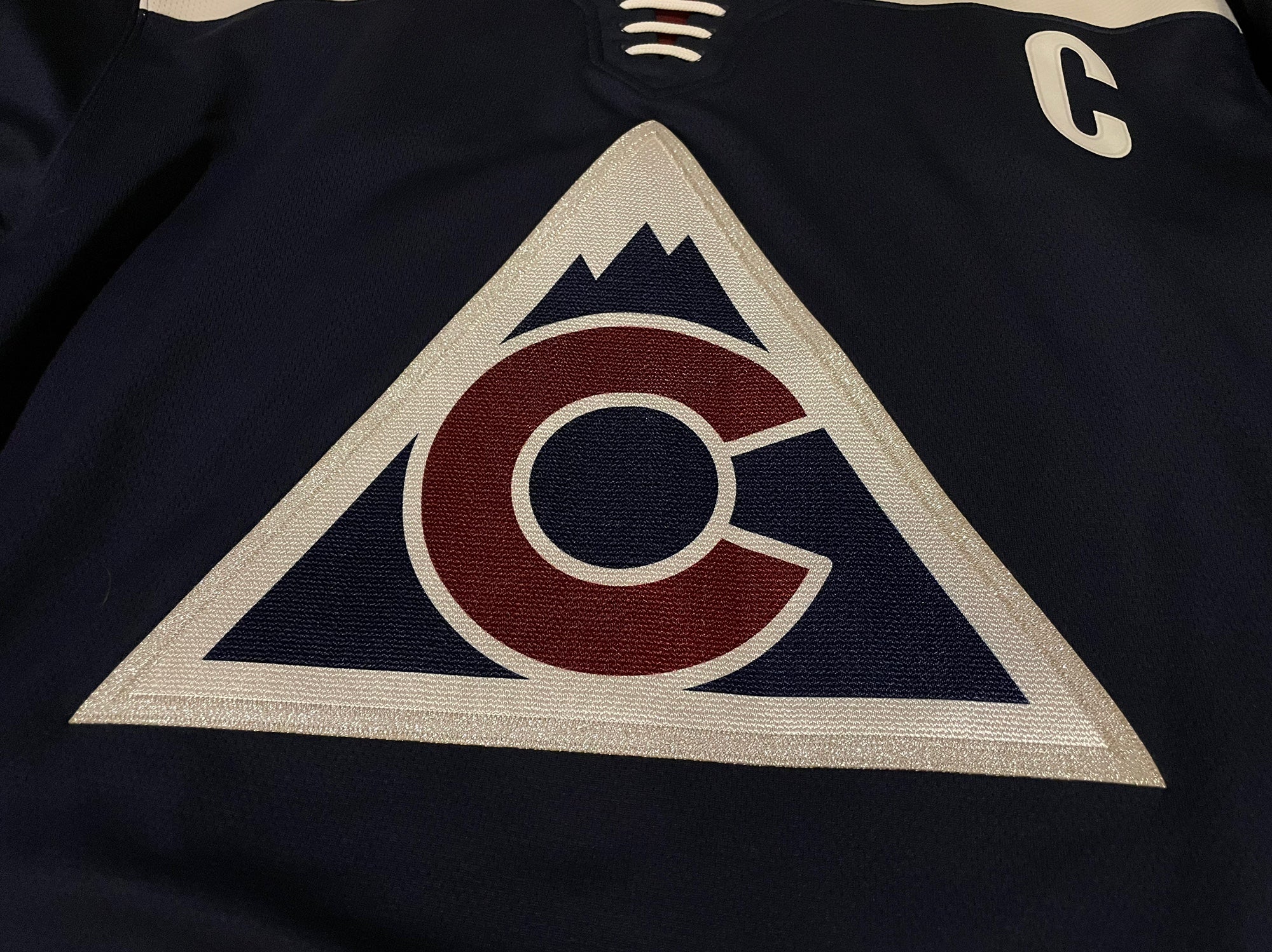 Colorado Avalanche - Gabriel Landeskog Player Club NHL T-Shirt :: FansMania
