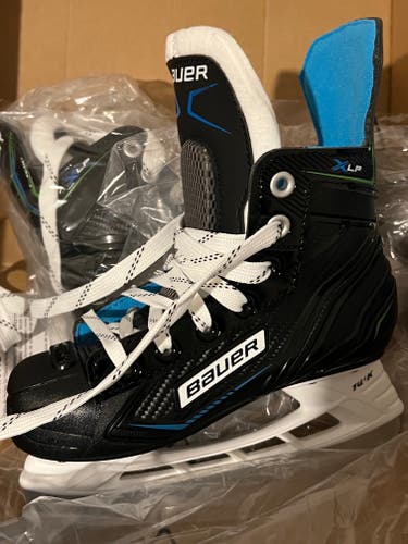 Youth New Bauer XLP Hockey Skates Regular Width Size 12