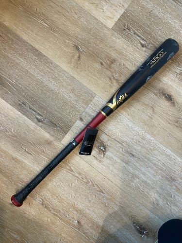 Victus Tatis23 32” Pro Reserve Maple Baseball Bat