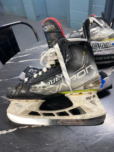 Used Bauer   Size 7 Vapor Hyperlite Hockey Skates