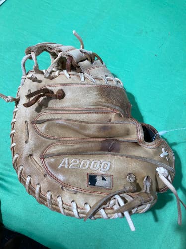 Used Wilson A2000 Right Hand Throw Catcher Baseball Glove 33"
