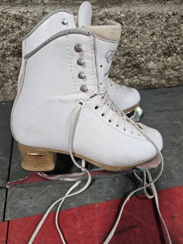 Used Jackson Figure Skates Size 4.5