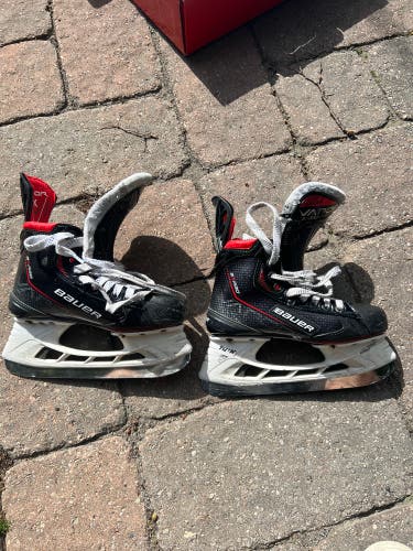 Used Bauer  Size 2.5 Vapor 3X Pro Hockey Skates