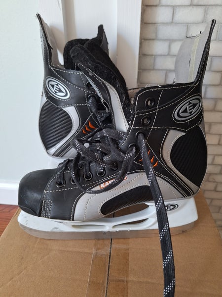 Used Easton Regular Width Size 1 Synergy 200 Hockey Skates | SidelineSwap