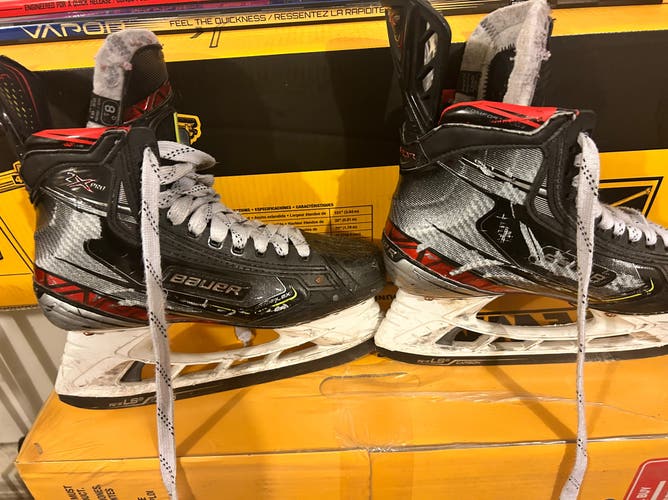 Used Bauer Regular Width Size 8.5 Vapor 2X Pro Hockey Skates