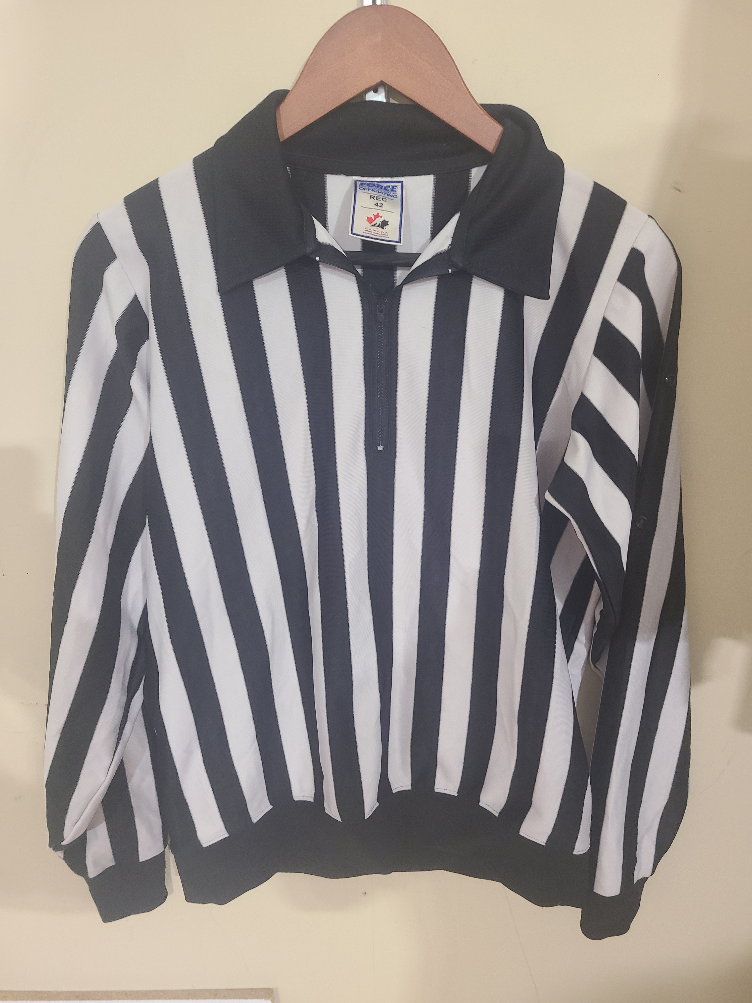 Referee Jersey with Red Bands Size 46