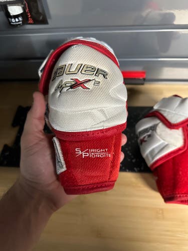 Used Small Bauer Vapor APX2 Elbow Pads