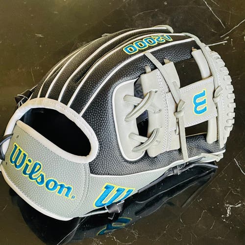 NWT Wilson A2000 1786 - 11.5 Inch Baseball Glove