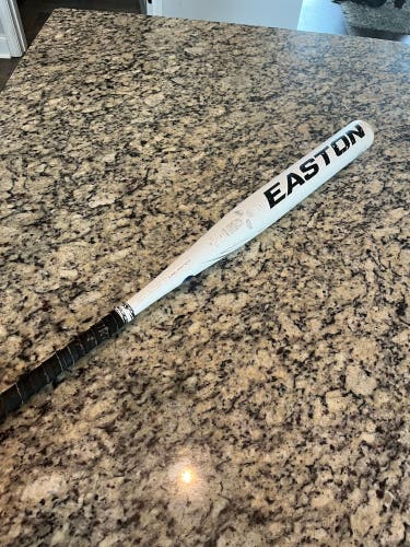 Used 2023 Easton (-10) 22 oz 32" Ghost Unlimited Bat