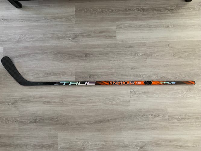 Intermediate New Right Handed True HZRDUS 9X Hockey Stick TC2
