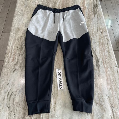 Nike Sportswear Tech Fleece Joggers Pants Black Grey CU4495-016 Men’s Sz XL NWT