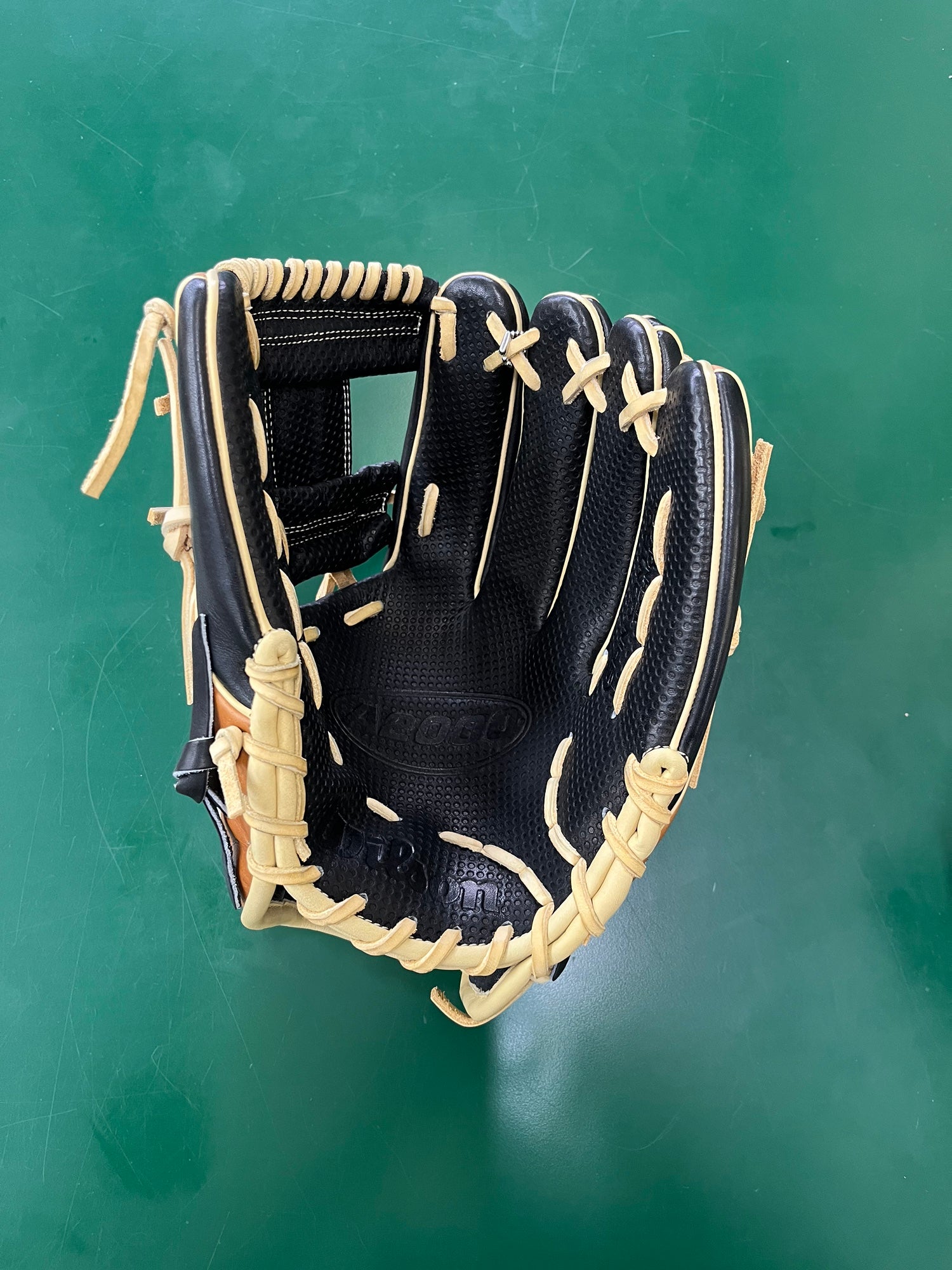 Wilson Baseball & Softball on X: Customized for @KeBryanHayes. Check out Ke 'Bryan's latest A2000 KBH13 Game Model glove design, and see why he trusts  his A2000 at third base. KE'BRYAN'S A2000