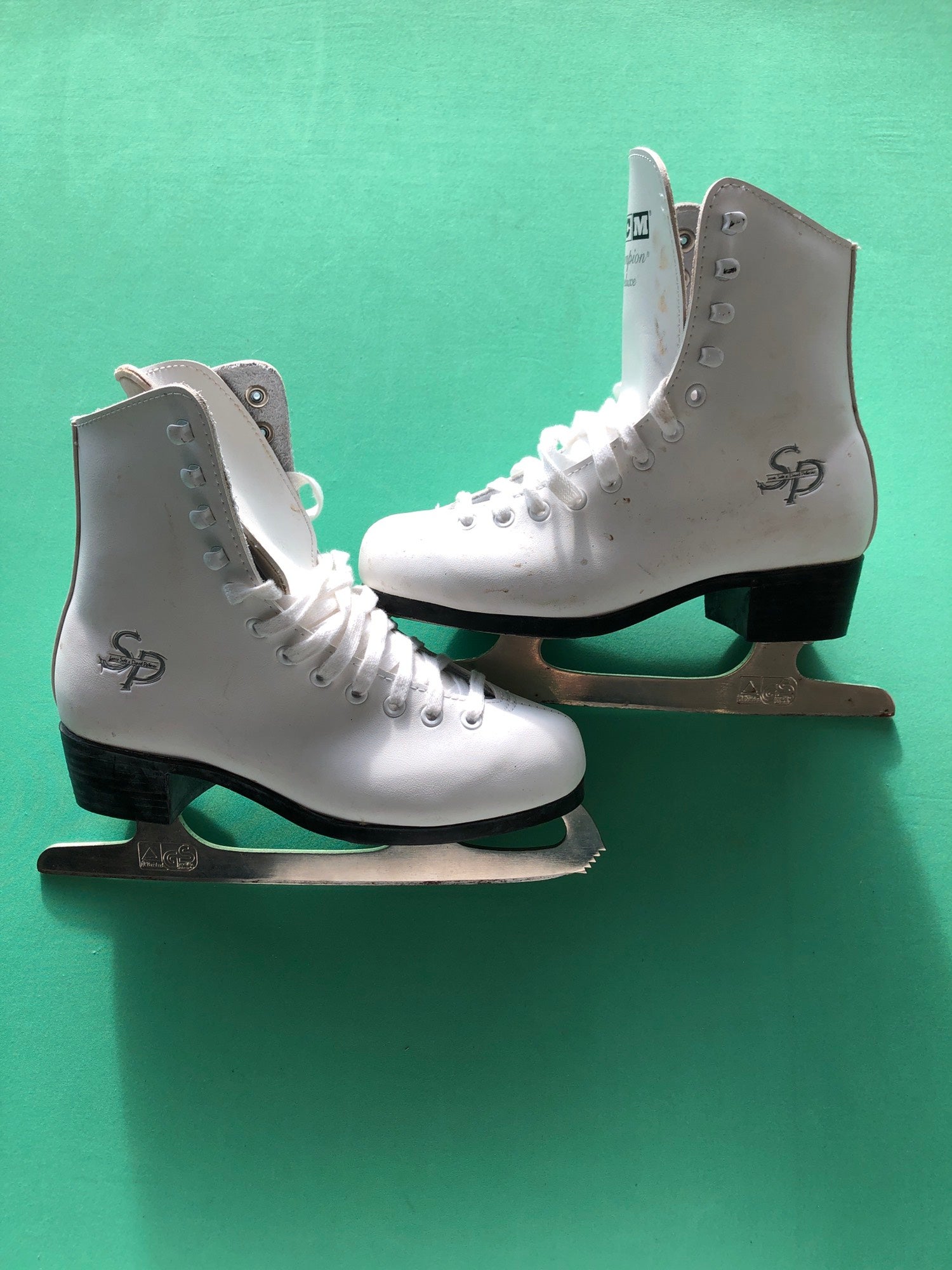 womens size 9 CCM Figure skates — Habitat Roaring Fork