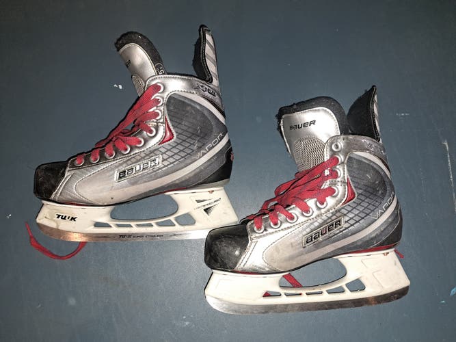 Junior Used Bauer Vapor X20 Hockey Skates Size 5.5
