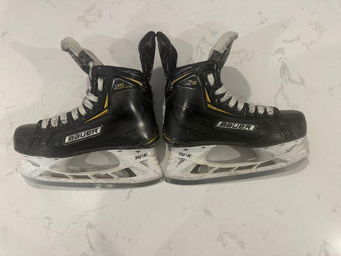 Used Bauer Regular Width  Size 3 Supreme 2S Hockey Skates