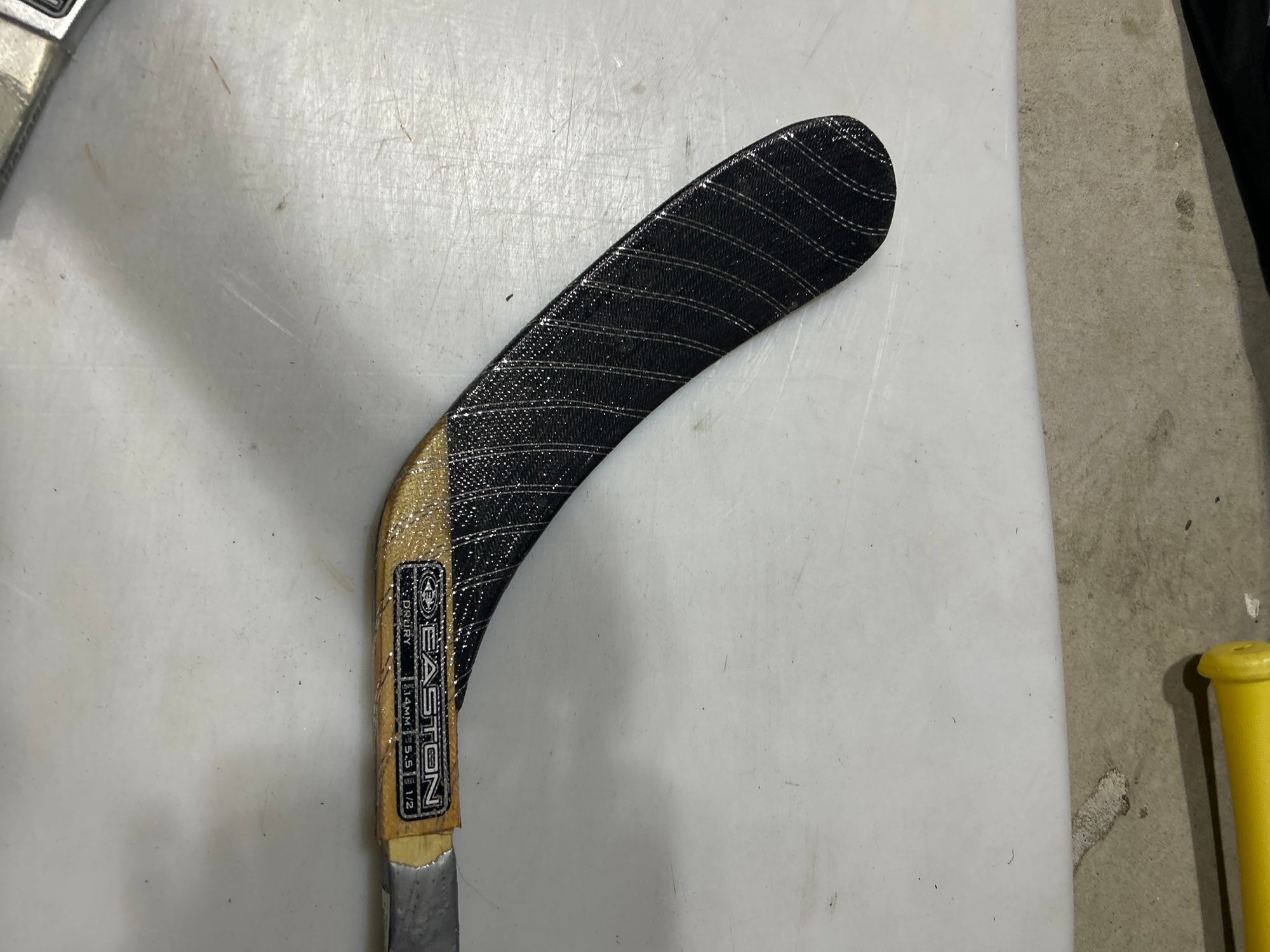 Easton Mako M5 Hockey Shaft Blade Senior Right Standard E5 Getzlaf