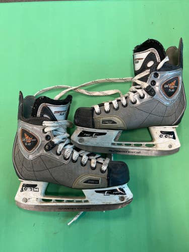Used Junior CCM Vector 5.0 Hockey Skates 4.5D