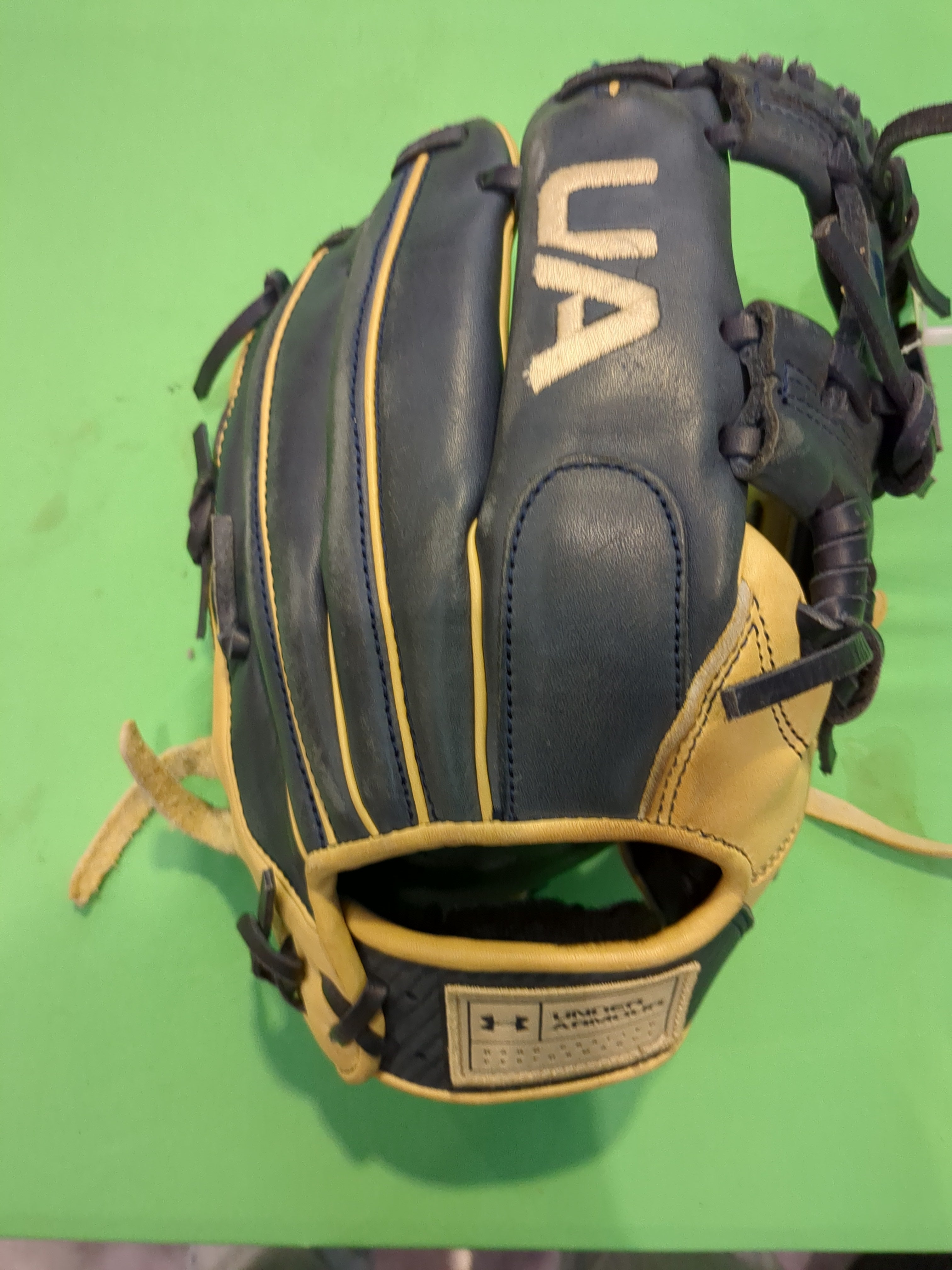 Under Armour Ua Genuine Pro 11.50 Baseball Fielding Glove for Men