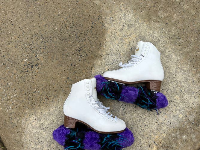 Used Jackson Size 8.5 Figure Skates