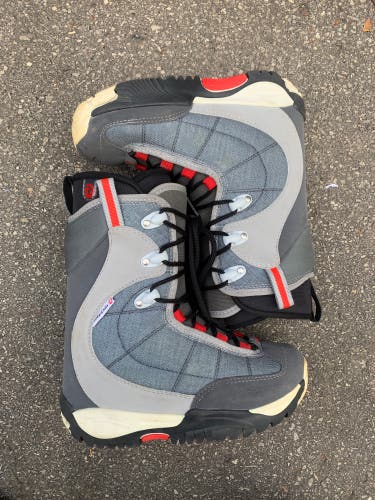 Rossignol Snowboard Boots w/ Board Leash