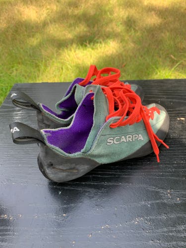 Men’s Scarpa 70020 Helix Climbing Shoes Size 37 1/2
