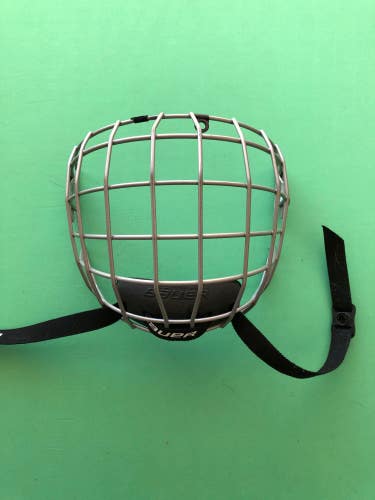 Used Bauer FM2100 Hockey Cage (Size: Small)