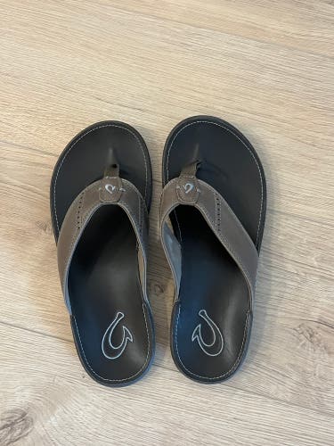 Olukai Leather Flip Flops Sz. 10 - Worn Once
