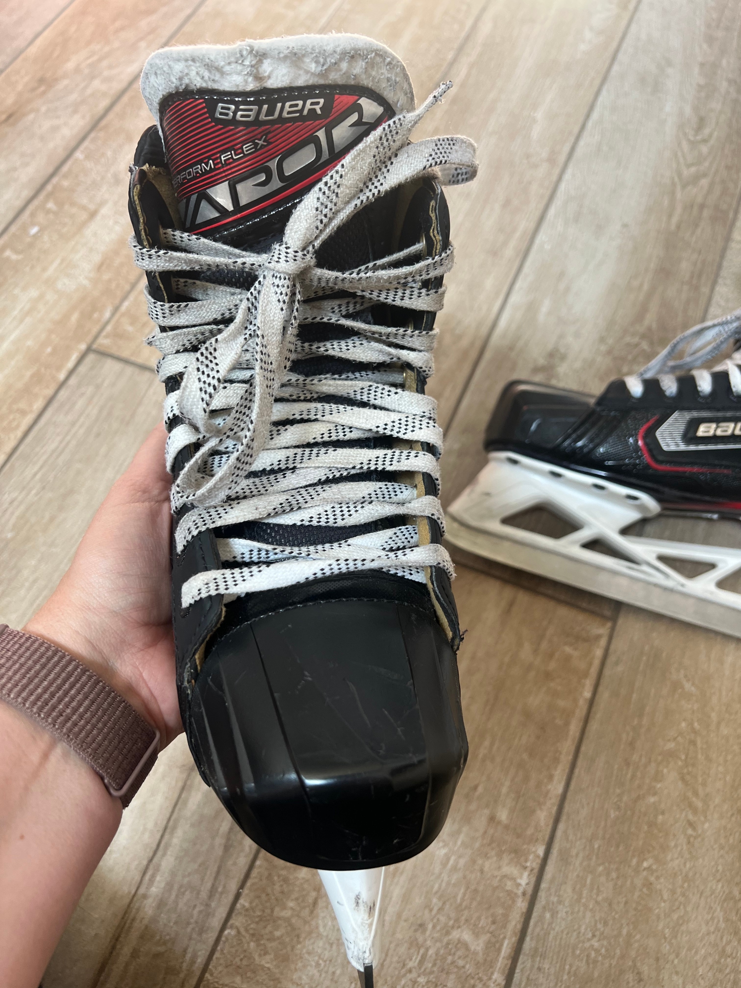 Senior Used (excellent condition) Bauer Vapor X2.9 Hockey Goalie Skates Regular Width Size 7