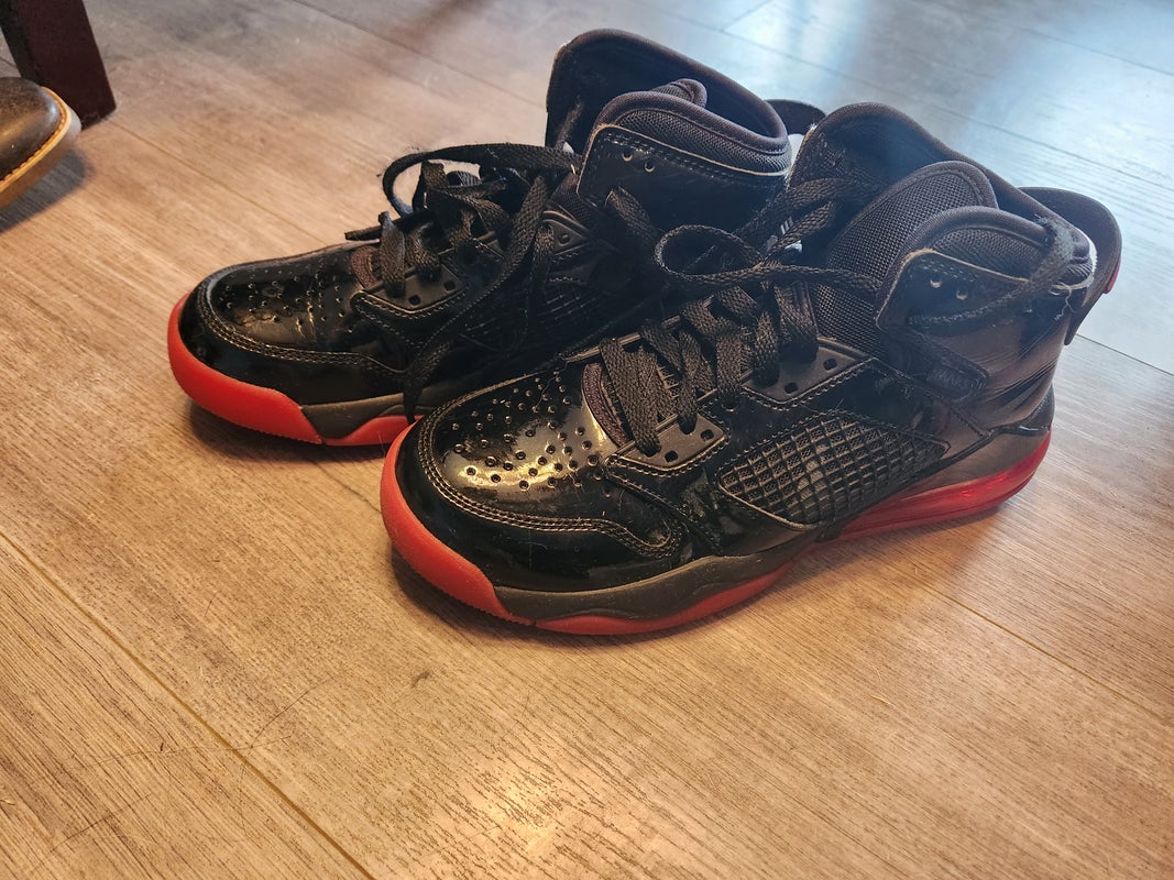 Air Jordan basketball shoes 5.5 M black and red