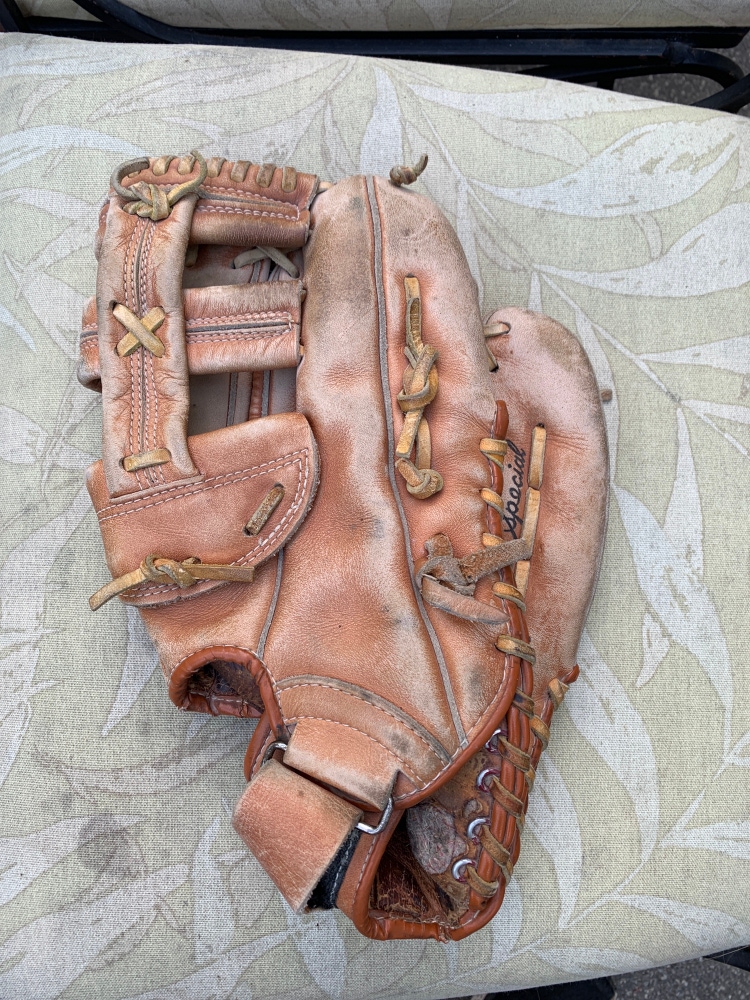 Daignault Rolland Softball Glove