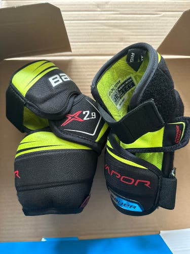 Used Junior Bauer Vapor X2.9 Hockey Elbow Pads Size Medium