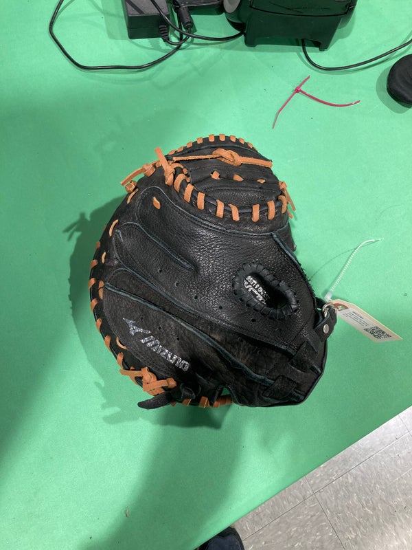 Baseball Bros on X: This custom catchers gear 😱  /  X