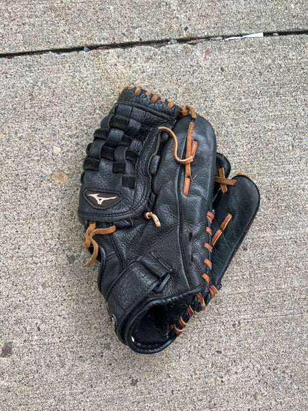 Used Mizuno MVP Youth Right Hand Throw Pitcher Baseball Glove 11.5"