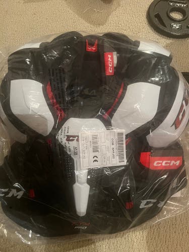 New Medium CCM  JetSpeed FT4 Pro Shoulder Pads