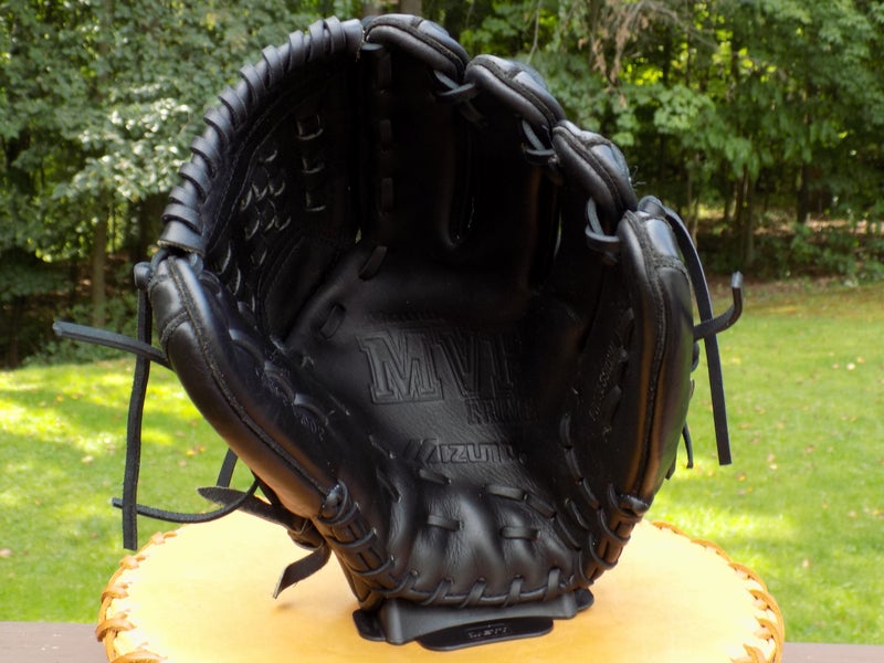 Used Mizuno Pitcher's Right Hand Throw MVP Prime Baseball Glove 12"