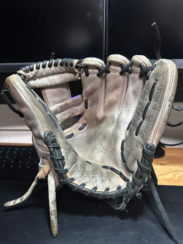 Used 11.25" Rawlings Heart of the Hide (HotH) Baseball Glove