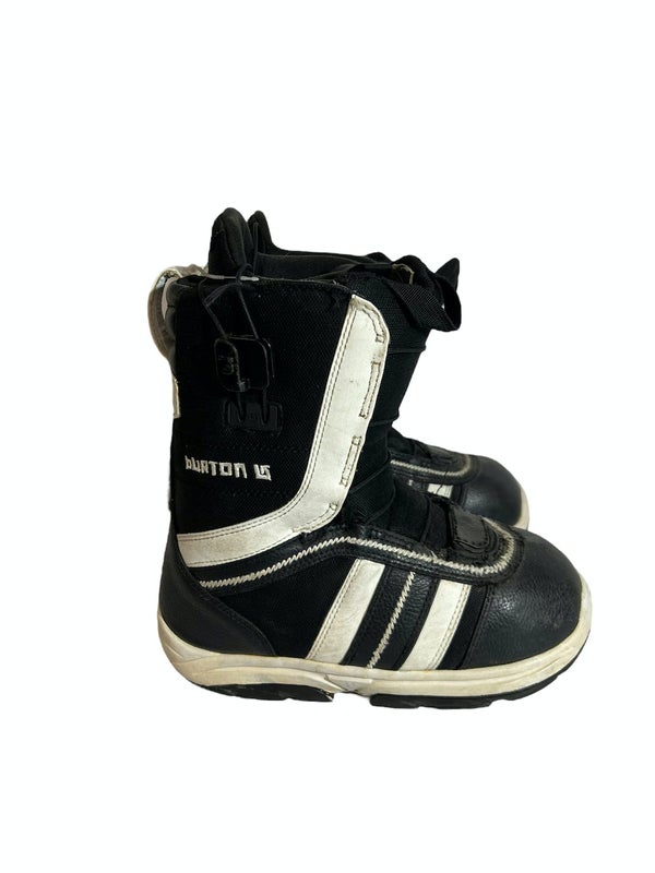 Used Burton Ruler Smalls Boys' Snowboard Boots Size 5