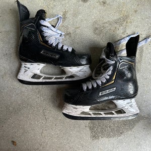 Used Bauer Regular Width Size 6 Supreme Matrix Hockey Skates