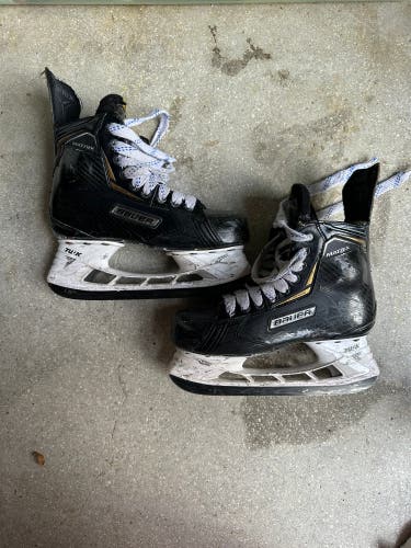 Used Bauer Regular Width Size 6 Supreme Matrix Hockey Skates