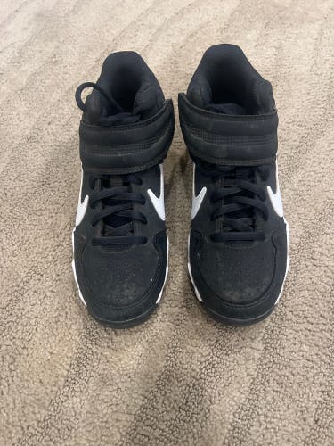 Nike FastFlex youth cleats size 3Y