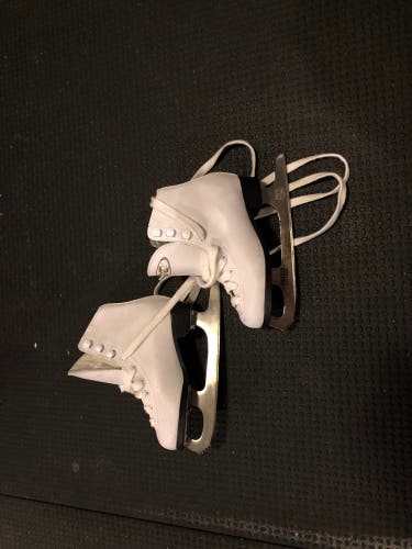 Used DBX Size 11J Youth Figure Skates