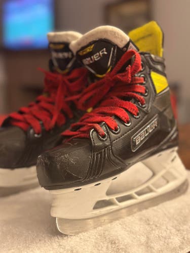 Youth Used Bauer Supreme 3S Pro Hockey Skates Regular Width Size 11.5