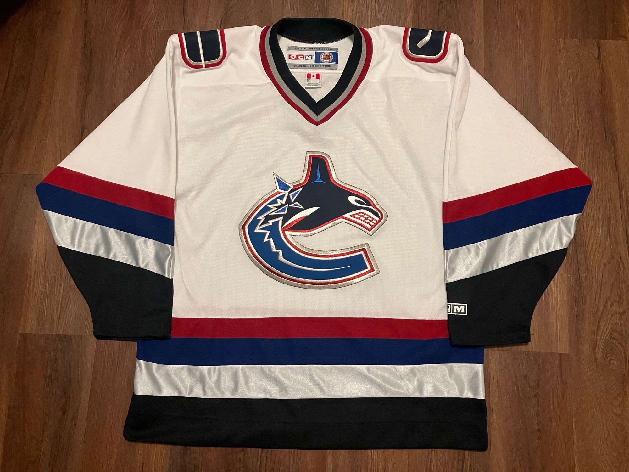 Vintage Vancouver Canucks CCM Jersey Mens XL White Orca Whale Hockey NHL  90's