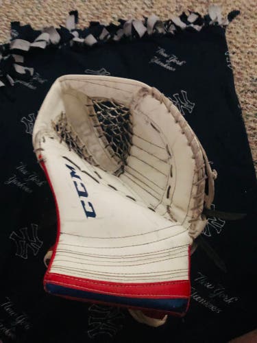 CCM Extreme Flex 500 catcher, senior in excellent condition