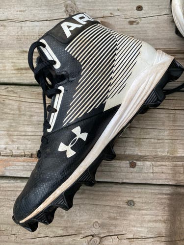 Black Youth Kids Size 6 Under Armour Football Cleats (Used)