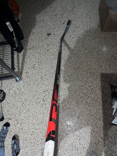 Used Right Handed P28 Vapor FlyLite Hockey Stick