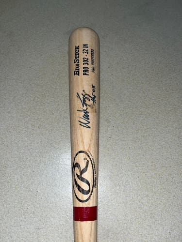 Wade Boggs signed baseball bat
